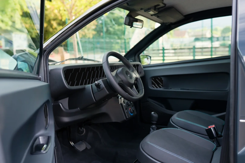 AIXAM - auto od 15 let easy Aixam int&eacute;gration parements noirs-1.webp